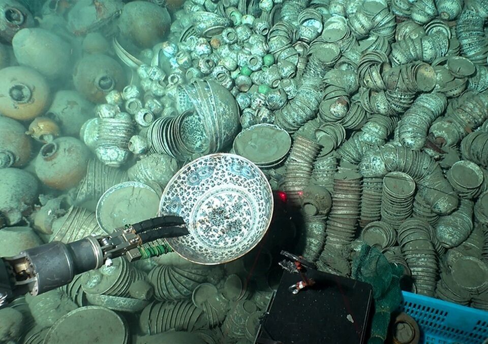 (تصاویر) گنجینۀ 500 سالۀ «ظروف چینی» که در اعماق دریای چین کشف شد