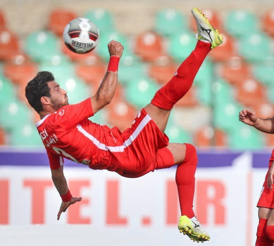 نجات لحظه آخری دروازه تراکتور از گُل حتمی با قیچی برگردان تماشایی شجاع خلیل زاده/ تبریزی ها حق دارن اینقدر عاشقش باشن😍+فیلم