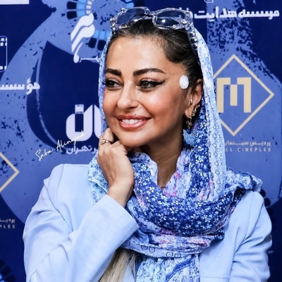 ببینید| همه به کت خوش‌رنگ نفیسه روشن نگاه می‌کردند، اما اصل ماجرا روی انگشتانش بود؛ اکسسوری خاص خانم بازیگر حسابی سر و صدا کرد