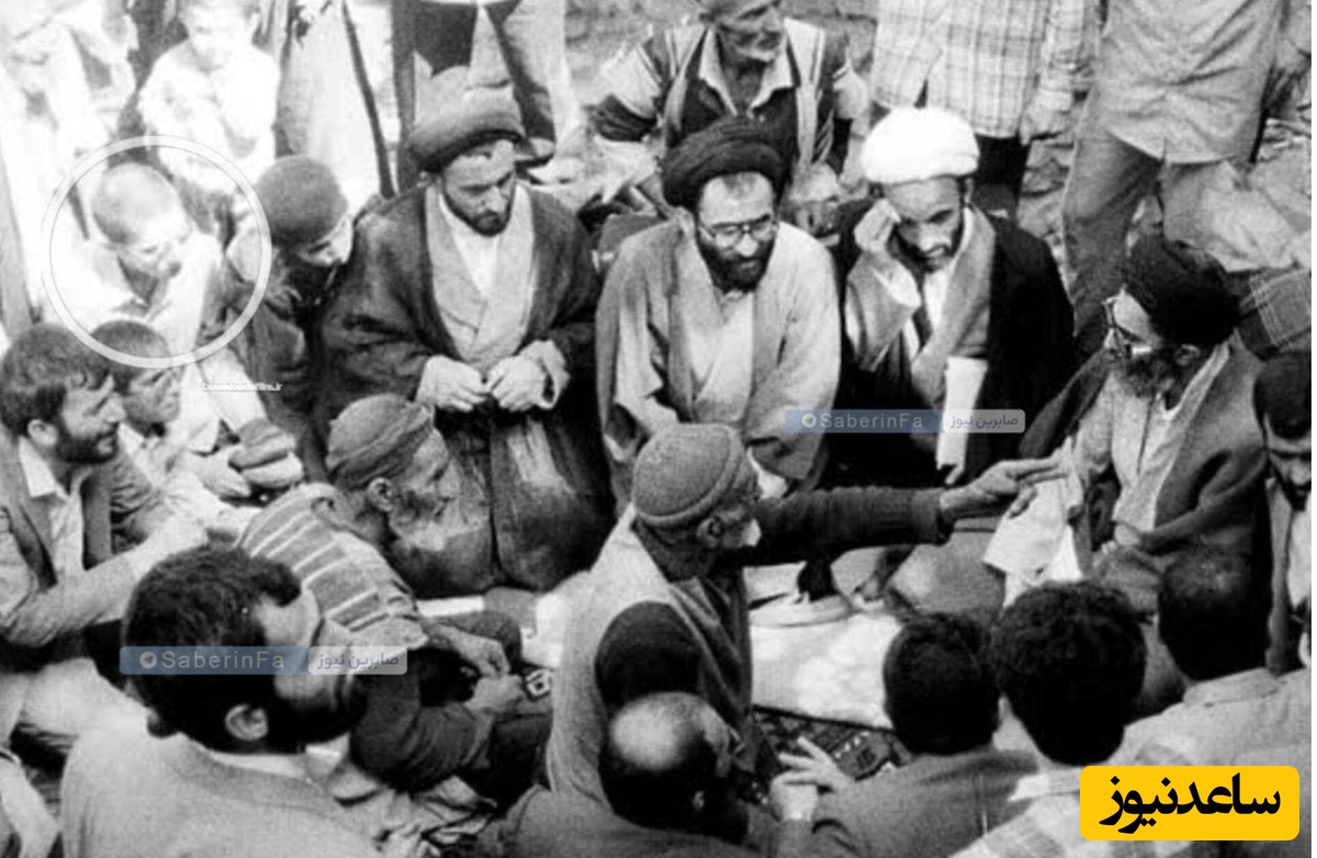 حضور آیت‌الله مجتبی خامنه‌ای در کنار رهبر شهید انقلاب 