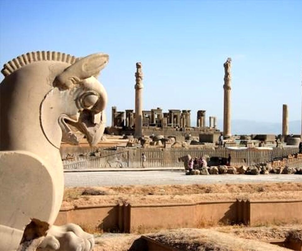 ویدئو| وقتی هوش مصنوعی به «تخت جمشید» جان تازه‌ای می‌بخشد؛ دیوارنگاره‌های هخامنشی با نوای خوشه‌چین استاد بنان زنده شدند