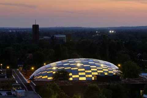 (عکس) طراحی و معماری لوکس و منحصربه‌فرد دانشگاه آزاد برلین توسط نورمن فاستر/ فضایی مدرن که با هر نگاه، لبخند و حس مثبت به همراه دارد