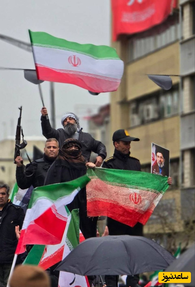 پرچمی آغشته به خون