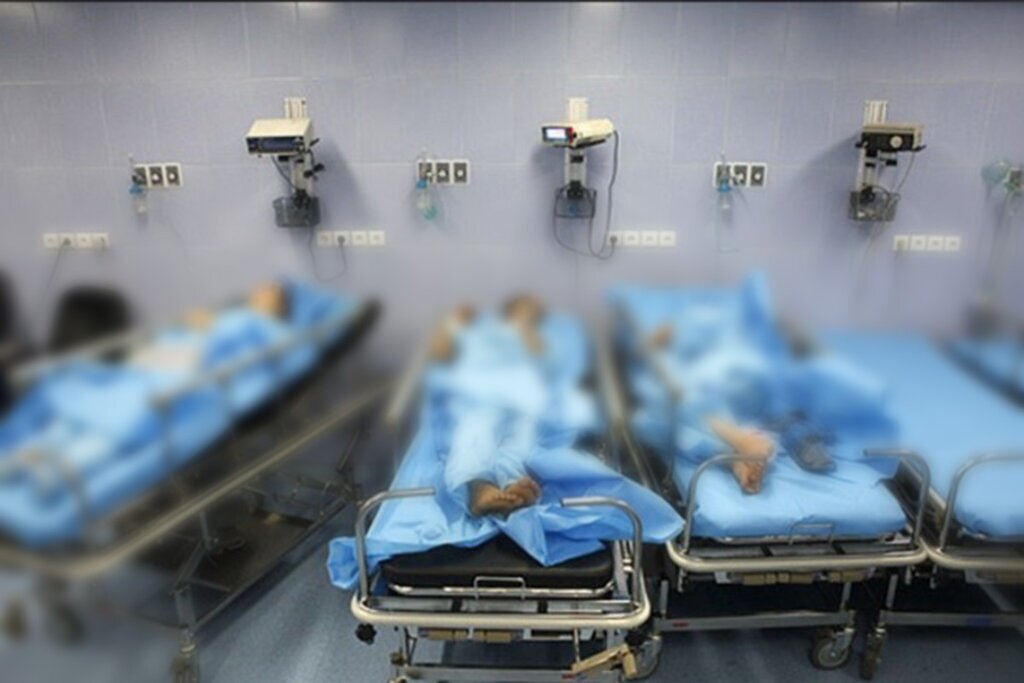 وضعیت وخیم دانش آموزان تهرانسر در بیمارستان + فیلم
