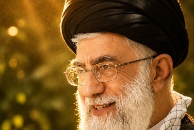 درس مهم رهبر شهید انقلاب به مردان که زندگی‌ مشترکشان را از نابودی نجات می‌دهد؛ مرد باید به همسرش این جمله را بگوید حتی اگر بداند + ویدئو