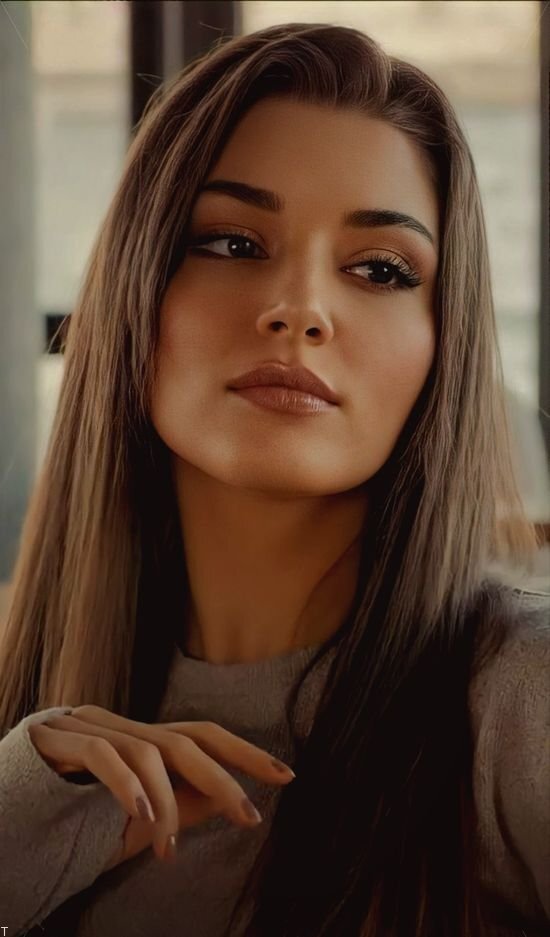 نگاهی به پیراهن کژوال و ساده هانده ارچل با گردن بند زیبا و مدرن/ این اکسسوری ها خیلی مد شده+عکس