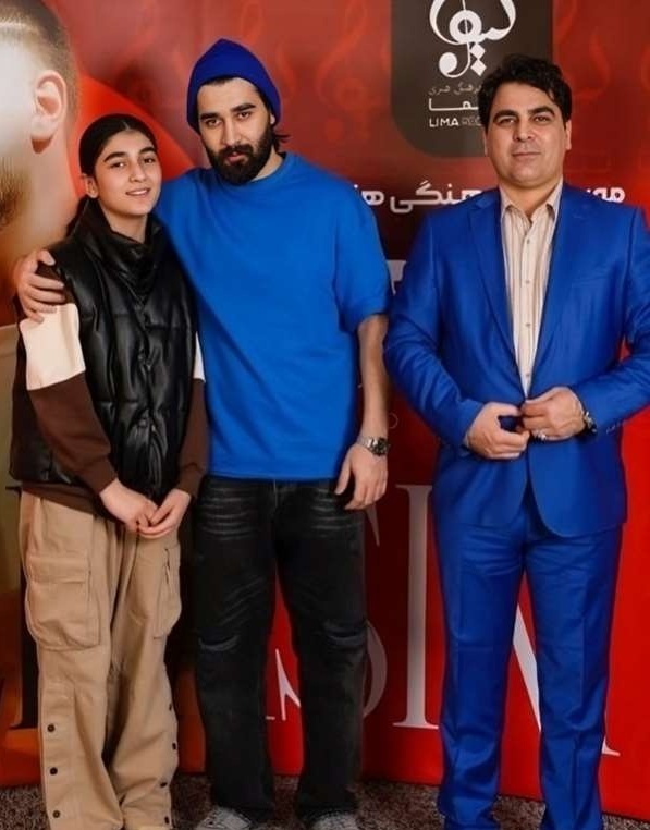 علی یاسینی و پدرش و خواهرش