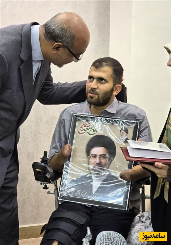 اهدای سیمرغ بلورین به جانباز جنگ رمضان که دو دست و دو پایش را پای لانچر از دست داد/ سعید نجاتی: نیت کرده بودم تمام تندیس‌هایم را بدهم به حضرت معصومه، اما...