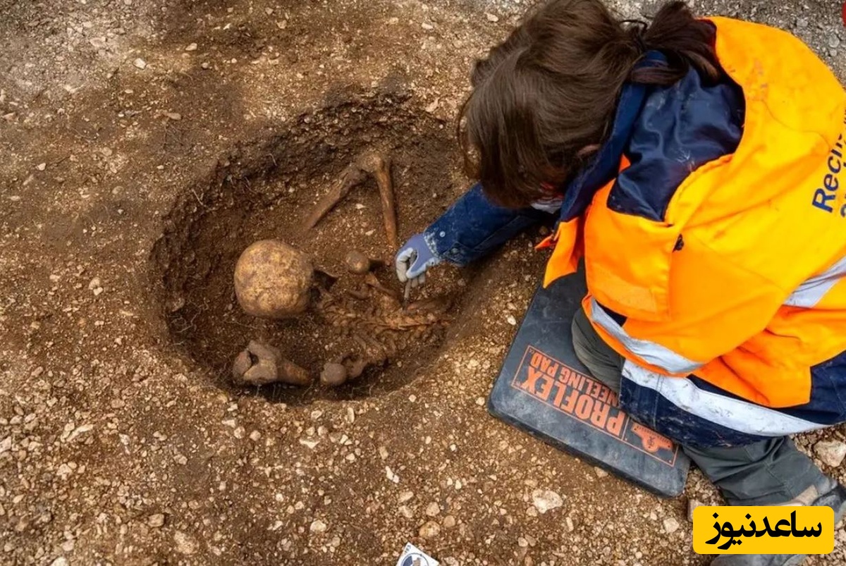 اسکلت‌های 2 هزارسالۀ «نشسته» در جریان بازسازی یک مدرسه از زیر خاک بیرون آمدند