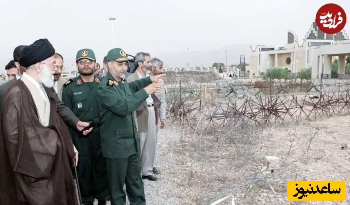 سردار سلیمانی و رهبر معظم انقلاب در بازدید از موزۀ جنگ کرمان