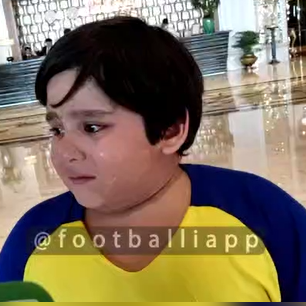 (ویدئو) گریه و زاری پسر بچه کرجی که اجازه ندادند رونالدو را ببیند! رونالدو لطفا هیچوقت به این هتل نیااا😂مرسی اه