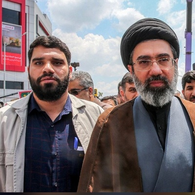 چه کسانی با آیت‌الله سیدمجتبی خامنه‌ای پس از انتخاب شدن به رهبری دیدار داشتن؟ عراقچی شانس دیدار با رهبر معظم انقلاب را داشته یا نه؟