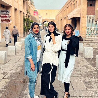روایت «بلاگر زن روس» از وضعیت دختران بلوند بی حجاب و دختران محجبه در خیابان‌های تهران