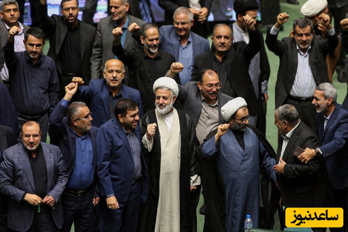 شعار  مرگ بر آمریکا در مجلس به مناسبت 13 آبان