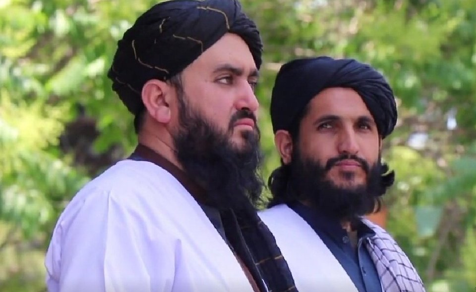 (ویدئو) گشت‌زنی پلیس اخلاق طالبان برای نماز اول وقت و ریش‌ گذاشتن
