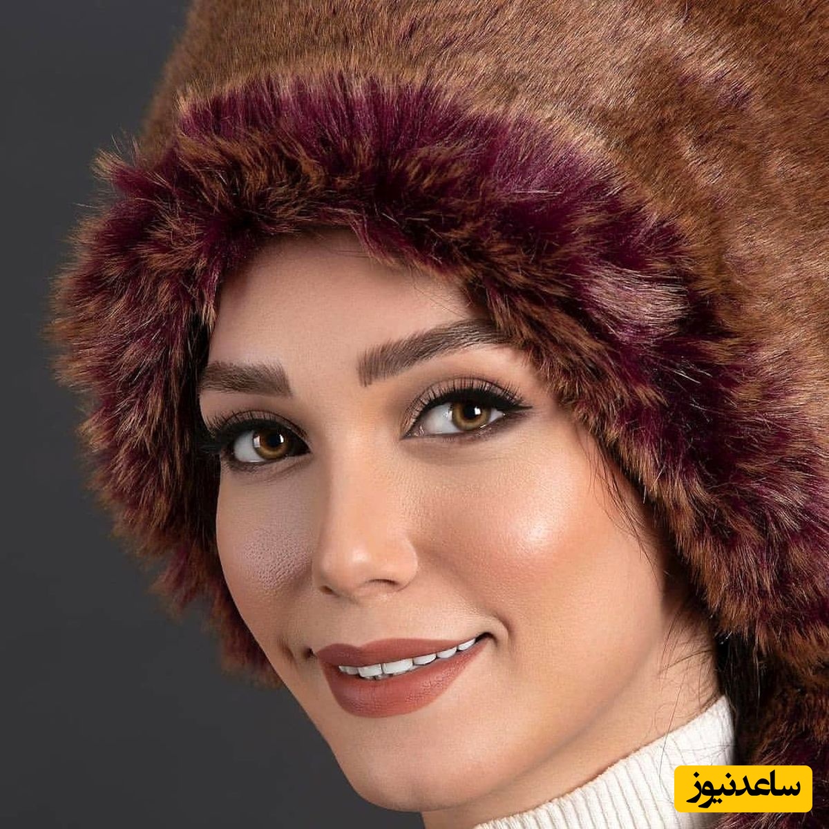 استایل عجیب و تابستانی شهرزاد کمال زاده در برف و بوران!/ خانم واسه سلام علیک با آدم برفی صندل بندی پوشیده!😬😧