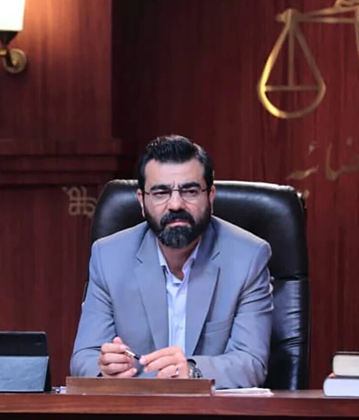 ویدیو / عدالت با چاشنی شعر و ادبیات؛ «آقای قاضی» با این چند بیت شعر، کل دادگاه رو مات و مبهوت خودش کرد!