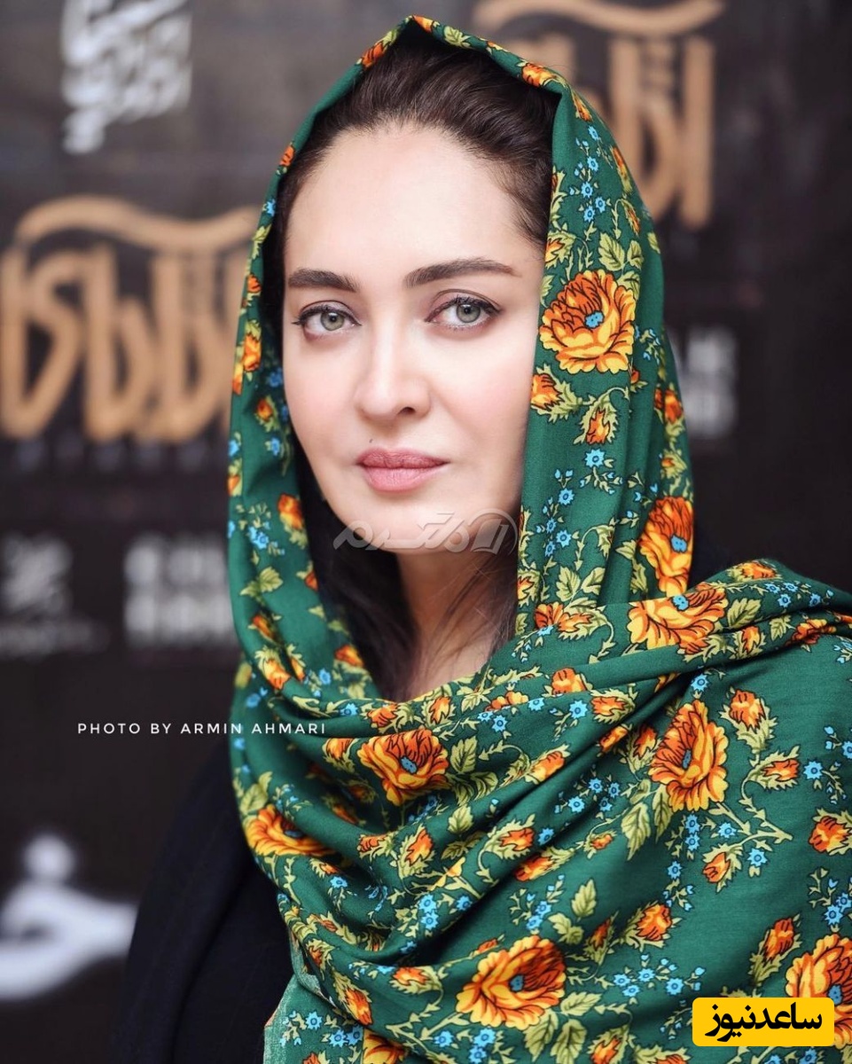 استایل شلخته‌‌ ولی زیبای نیکی کریمی سوژه‌ی خبرنگاران شد/ بافت زیبای زرشکی با روسری مشکی