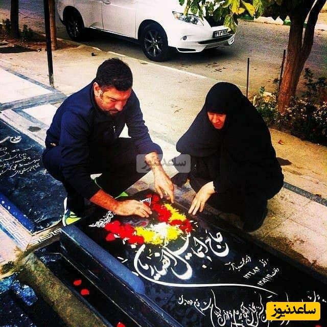 نگاهی به رخت عزا و صورت ریش دار علی انصاریان در مراسم ختم پدرش/ روحشان شاد و یادشان گرامی+عکس