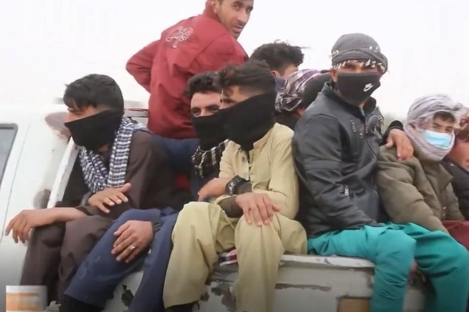 (ویدئو) سرازیر شدن کارگران افغان به ایران