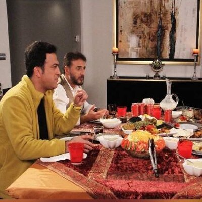 شوخی های باحال و خنده دار علی انصاریان با حامد آهنگی و مهمانانش در خانه دلنشین و ایرانی پسندش+ویدئو/ حیف جوونیش، روحش شاد