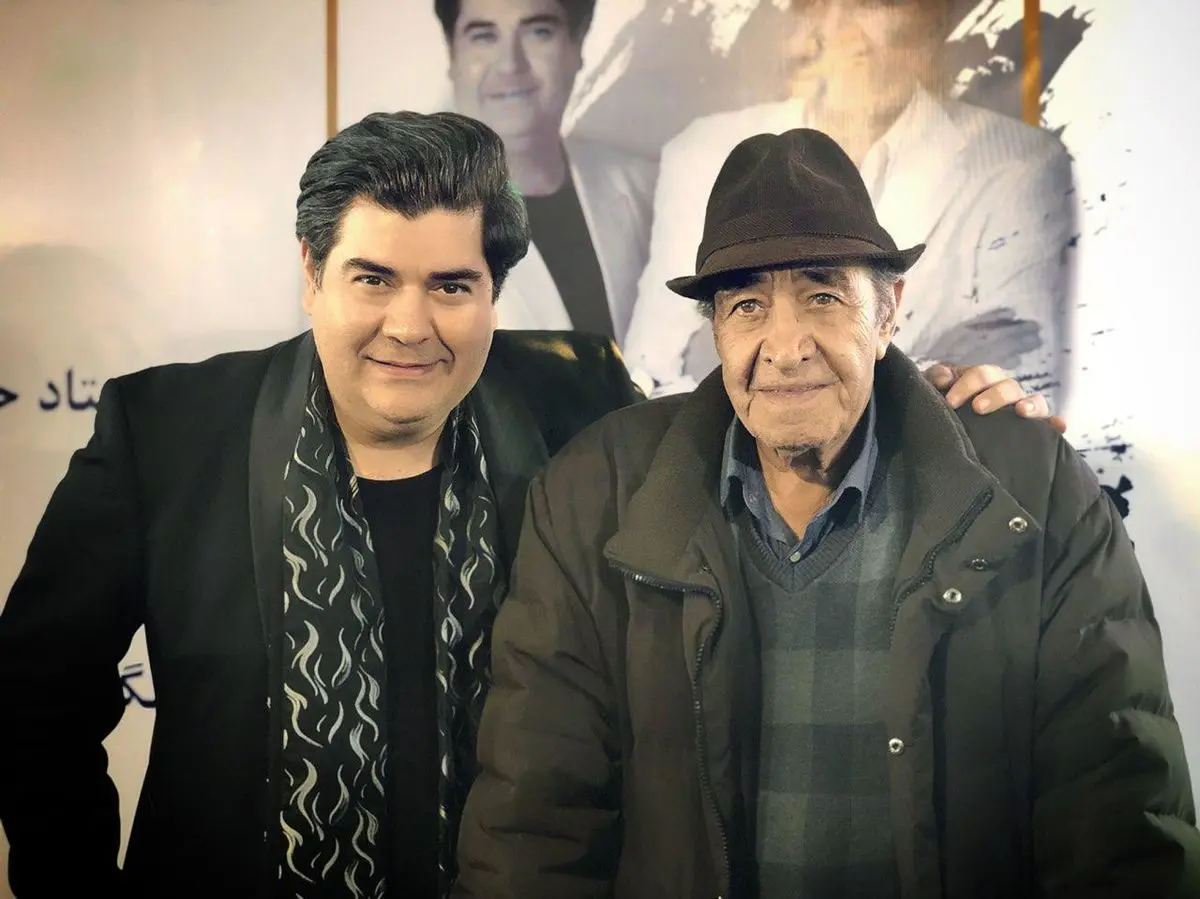 سورپرایزِ سالار عقیلی در پشت‌صحنه کنسرت برای استادش؛ همخوانی ایرج خواجه‌امیری با سالار عقیلی برای اینکه ثابت کند صدایش هیچگاه پیر نمی‌شود!+ویدئو