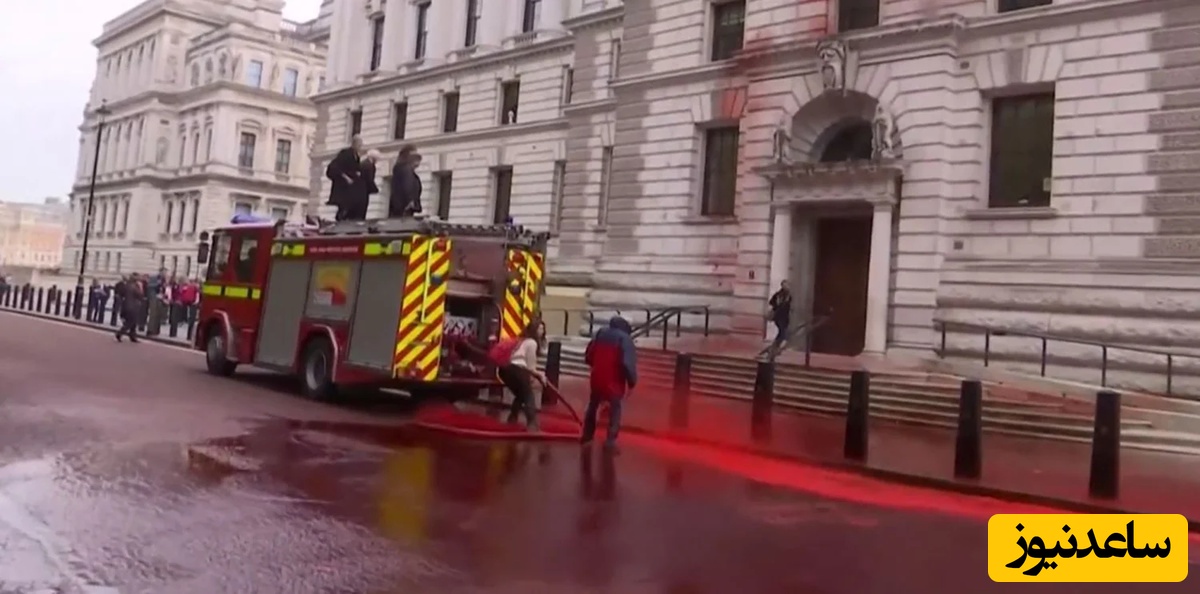 (ویدیو) اعتراض خونین!/ تظاهرات جالب در آمریکا با خون مصنوعی!