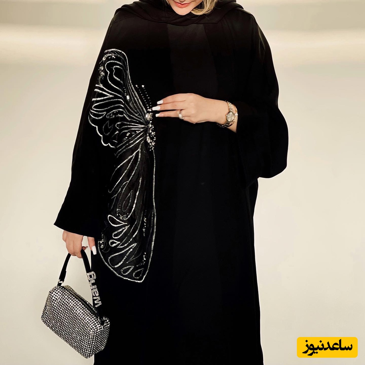 راهنمای کامل ست کردن جدیدترین مدل مانتو مشکی مجلسی برای استایل شیک و خاص خانم‌ها