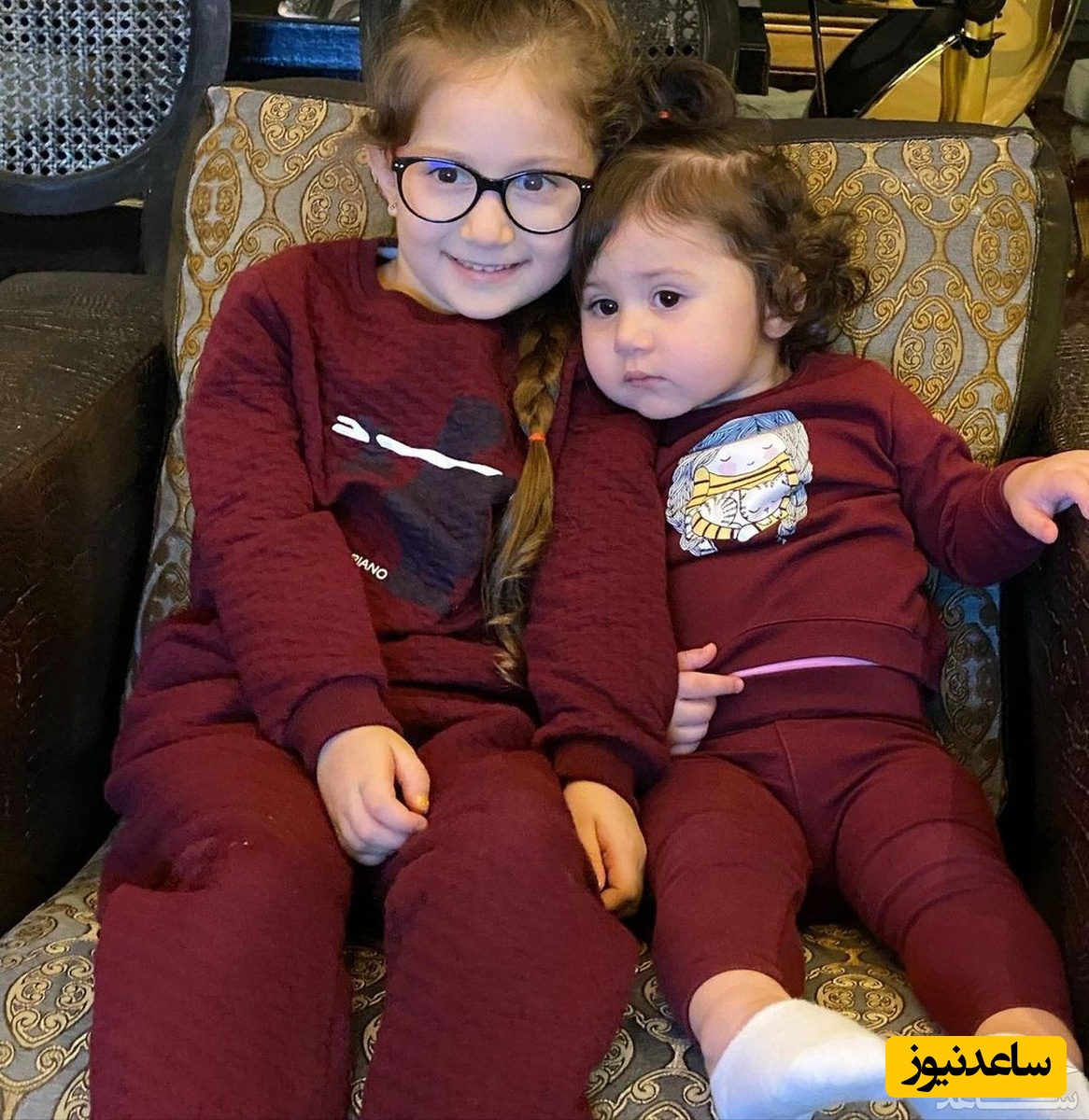 بیحوصلگی نبات استخری خوشگل و بامزه / لپاشو ببین چه آویزوونه/ این دختر اول لُپ بوده بعد دست و پا درآورده😍