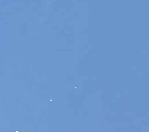 لحظه ایجکت دو خلبان از جنگنده‌ای که در شمال تهران منهدم شد