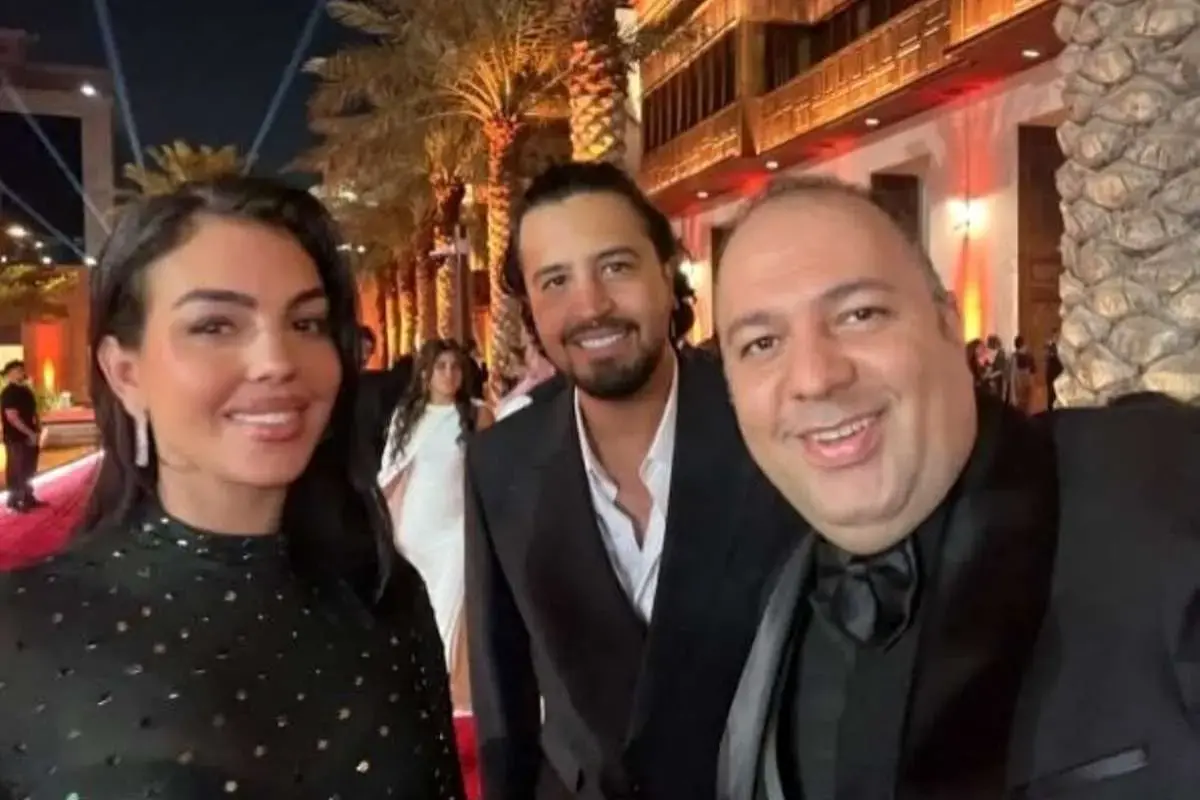 پس از انتشار عکس تازه علی اوجی و همسرش با مالدینی حالا متوجه میشیم که ایده سلفی با جورجینا دستپخت علی اوجی بود نه مهرداد صدیقیان😂+ویدیو