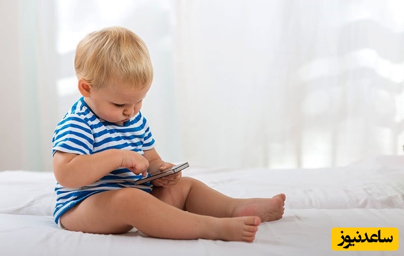گوشی بازی کردن کودک