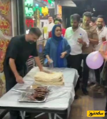نذری یک مغازه جگرکی در تجمع امشب تهران