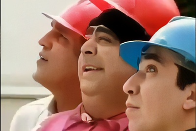 (ویدئو) به مناسبت روز مهندس؛ یادی کنیم از سکانس نوستالژیک مهندس ناظری اردی با بامشاد و کوروش سرِ ساختمون / بعد پخش، میگن رئیس نظام مهندسی سکته کرد