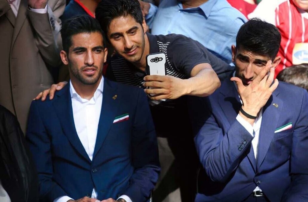 وحید امیری: یکبار علی بیرانوند پلی استیشن بازی میکرد و چهار هیچ عقب بود من اومدم آهنگ لری گذاشتم و علی 4 تا گُل زد+فیلم