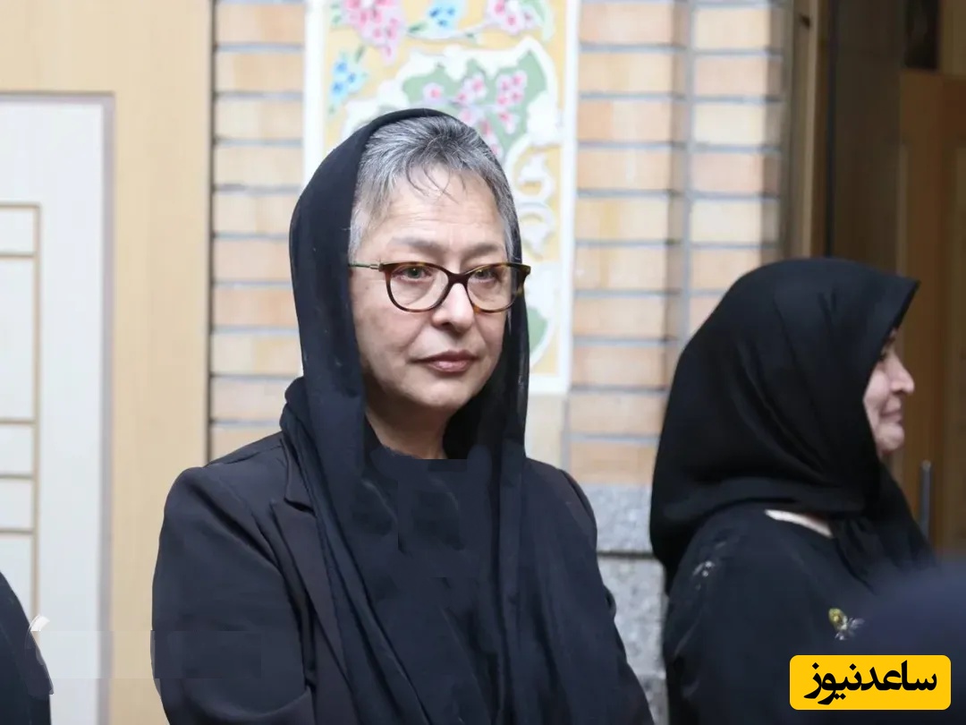 آزیتا حاجیان در روزهای سخت پدر بچه هایش را تنها نگذاشت/ همدردی محترمانه آزیتا حاجیان با محمدرضا شریفی نیا در مراسم ترحیم مادر شوهر سابقش