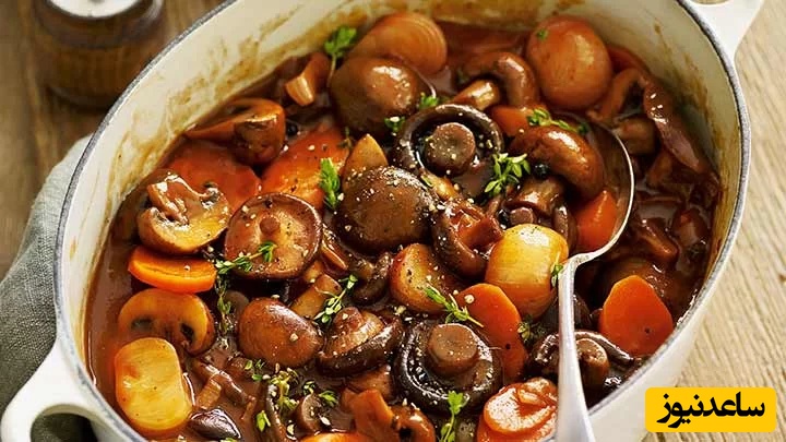 طرز تهیه خورشت قارچ و جعفری؛ دو روش خوشمزه برای یک غذای مجلسی متفاوت!