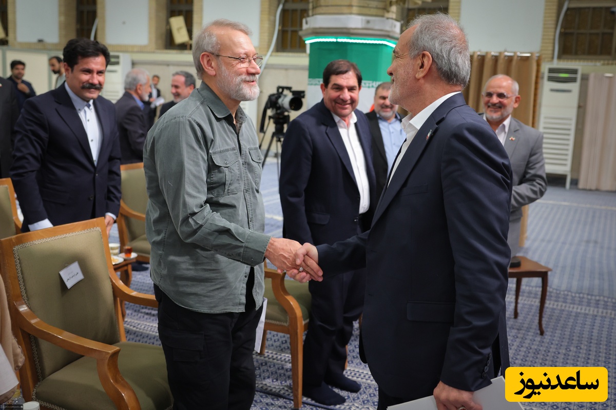 دقایقی همراه با دیدار پزشکیان و اعضای دولتش با رهبر انقلاب؛ از اشاره رهبری به رئیس‌جمهور برای یک گفتگوی 2 نفره تا لبخند پزشکیان هنگام دیدن لاریجانی+ویدیو/ پذیرایی ساده بیت رهبری هم به راه بود