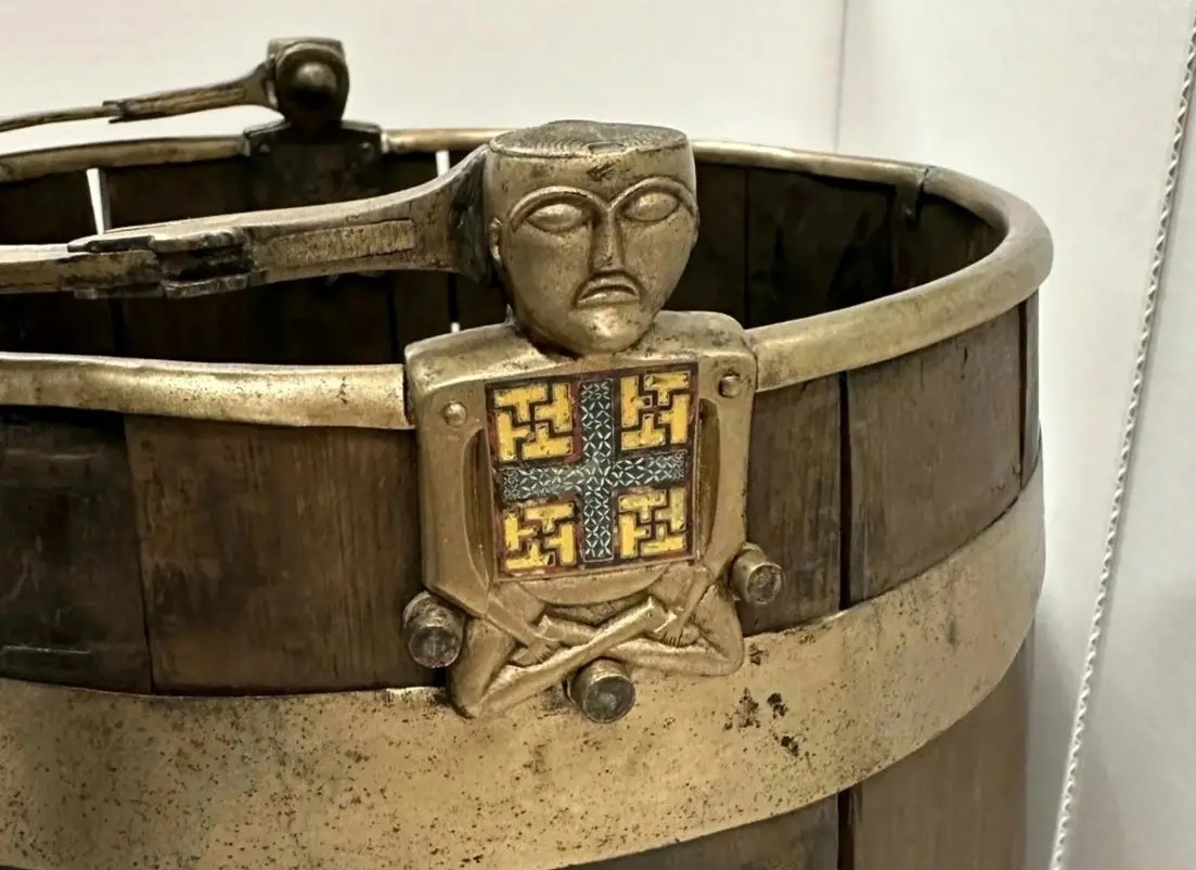 کشف مجسمه‌ای شبیه «بودا» بر روی سطل هزارساله‌ای که در نروژ