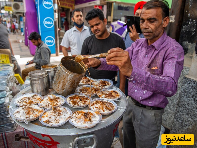 سرو عجیب و خطرناک غذاهای خیابانی در هند؛ آتش زدن به غذا قبل از دادن دست مشتری+ ویدیو/ غذا همراه با اضطراب بالا😂