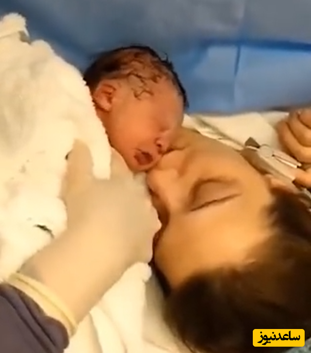 (فیلم) واکنش جالب یک نوزاد به اولین بوسه مادر/ مُسکن فقط محبت مادرانه😍