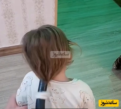 وقت خلاقیت فوران میکند؛ ابتکار پدر ایرانی در بستن موهای دخترش با کمک گرفتن از جاربرقی +فیلم/ نتیجه اخلاقی: بچه‌ها رو با باباهاشون تنها نزارین😂