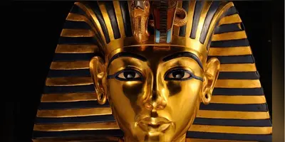 کشف شگفت انگیز تابوت باستانی آخناتون با چشم طلا در مصر+عکس