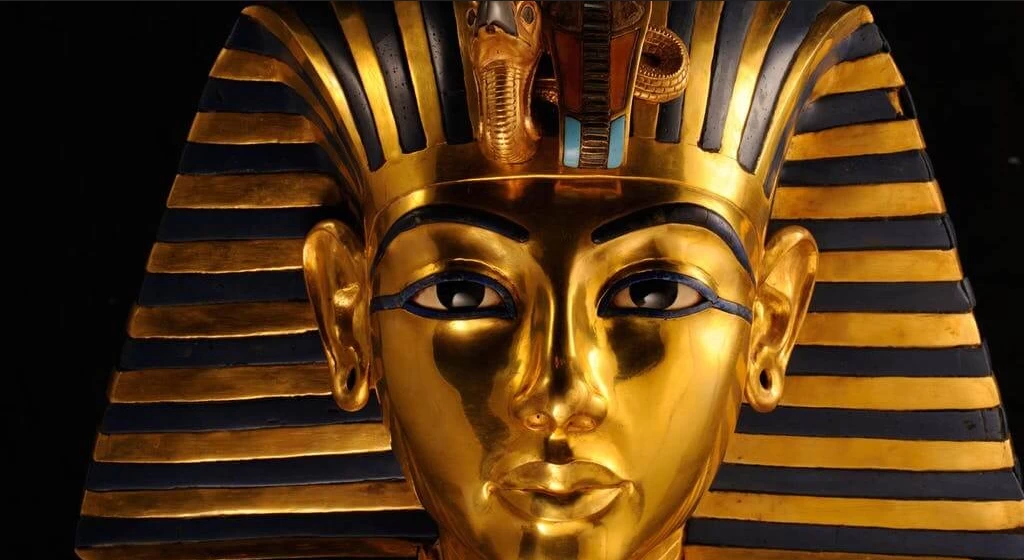 کشف شگفت انگیز تابوت باستانی آخناتون با چشم طلا در مصر+عکس