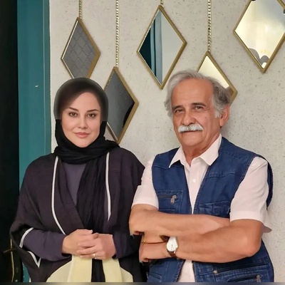 ببینید| وقتی سادگی در خانه‌یِ پدری آشا محرابی غوغا می‌کند؛ با دیدن دکوراسیونِ بدون تجملات منزل اسماعیل محرابی عاشق سادگی می‌شوید