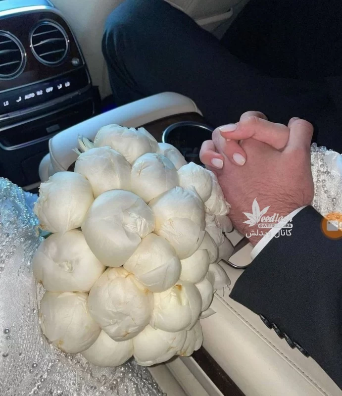 خلاقیت خنده‌دار گلفروش محله برای تزیین دسته گل خواستگاری با پیاز و سوخاری مرغ!+عکس