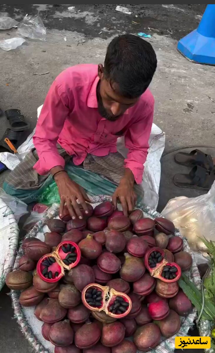 (فیلم) رونمایی از میوه ای عجیب در بنگلادش: اناری که درونش دانه‌های خرما دارد! / چرا خرماها رو ریختن تو انارا!
