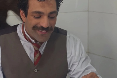 آغوش پر محبت حمید صفت برای سروین نوه بصیرخان در پشت صحنه سریال بامداد خمار/چقدر دلمون برای این قاب تنگ شده بود