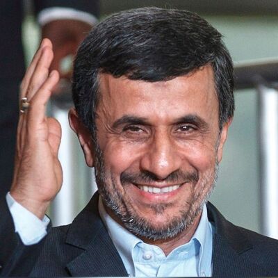 دیس غذای محمود احمدی نژاد در خانه اش با فرش ماشینی و پشتی/ ظروف غذاش از چینی های قدیمیه +عکس