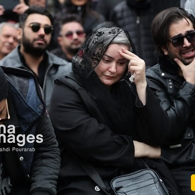 بازیگران و هنرمندان مشهوری که در مراسم خاکسپاری حمید هیراد حضور داشتند/ نعیمه نظام دوست، حامد همایون، امیر مقاره، رهام هادیان، فرزاد فرخ، سینا درخشنده و...